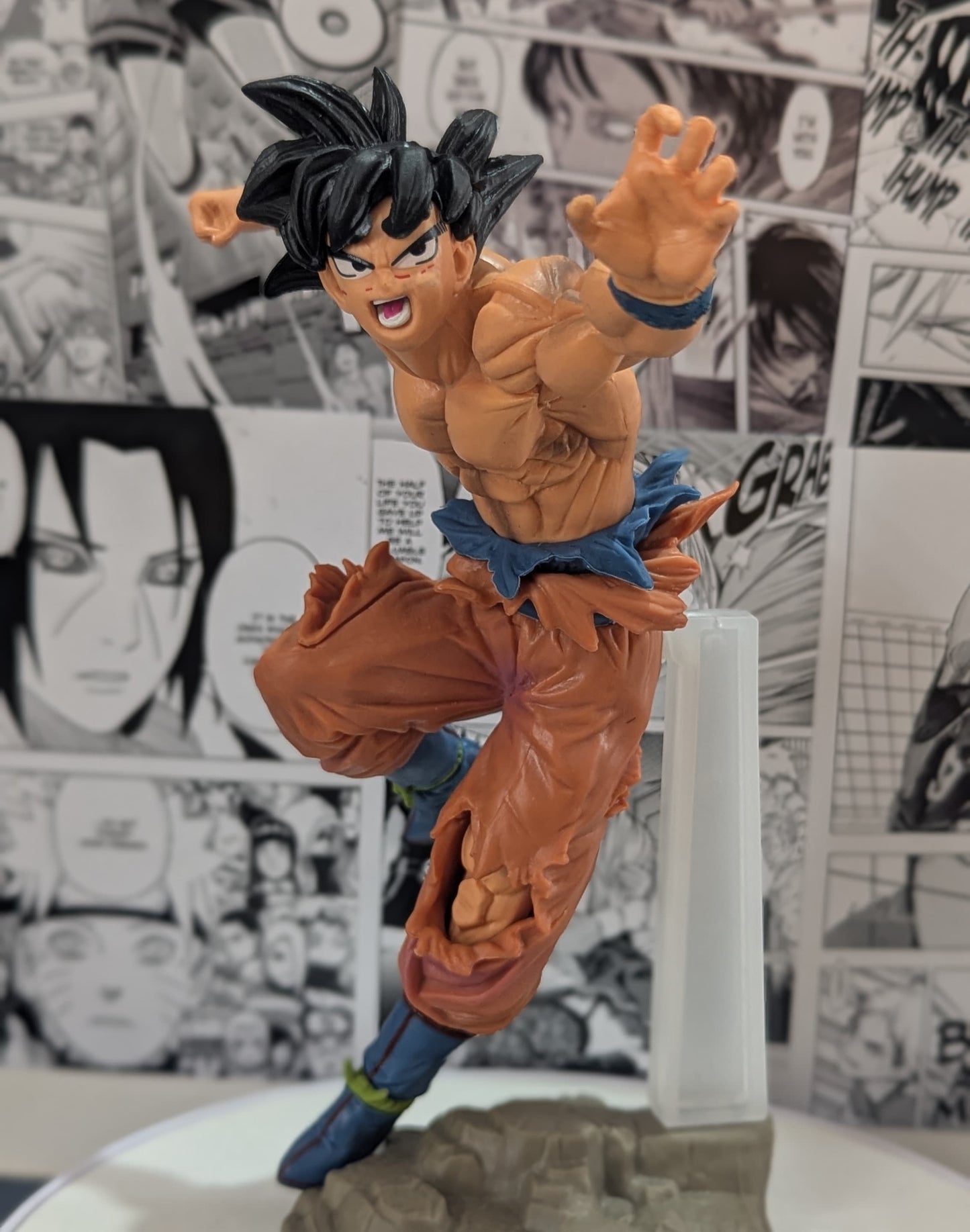 Goku on Stone Big Figure - Dragon Ball - Action Figure