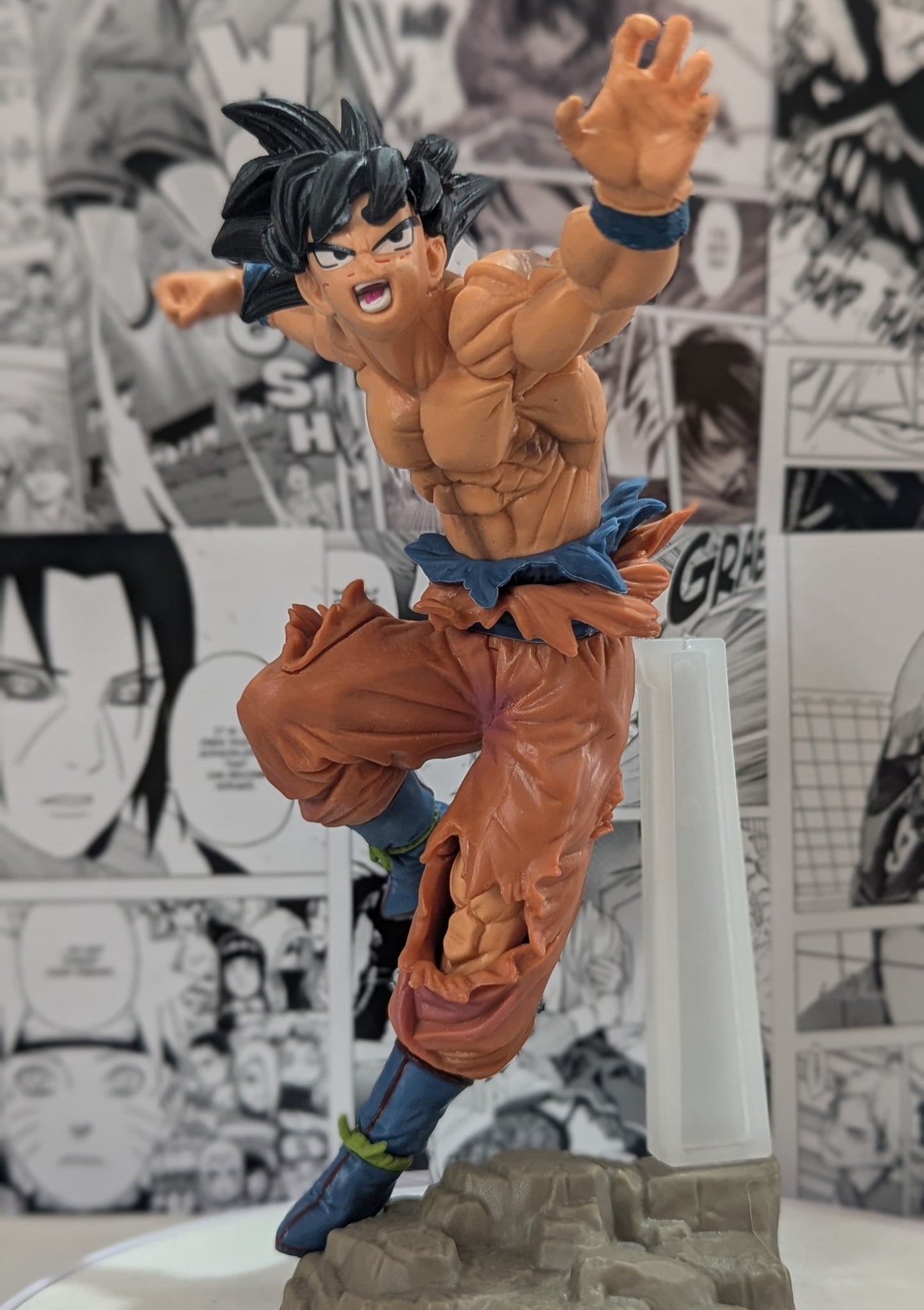 Goku on Stone Big Figure - Dragon Ball - Action Figure